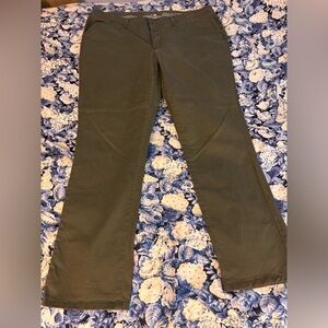 Lee Women's Essential Chino Pants in Olive